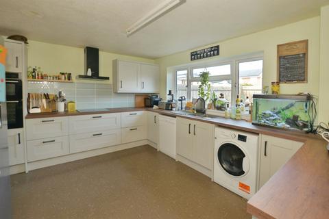 3 bedroom terraced house for sale, Badlesmere Close, Ashford