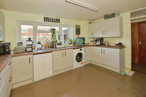 3 bedroom terraced house for sale, Badlesmere Close, Ashford