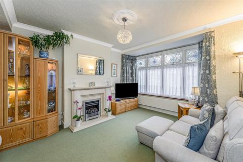 4 bedroom end of terrace house for sale, Middleton Avenue, Chingford