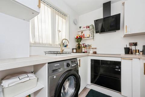 Studio for sale, Oakhill Road, Purfleet-On-Thames