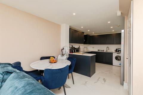 4 bedroom end of terrace house for sale, Honeysuckle Road, Emersons Green, Bristol