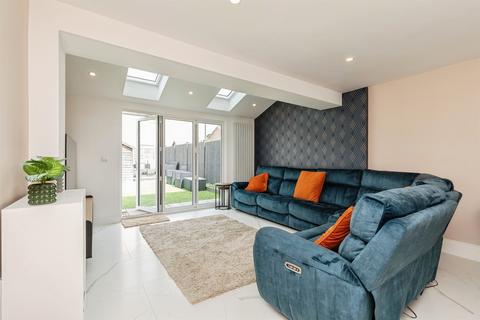 4 bedroom end of terrace house for sale, Honeysuckle Road, Emersons Green, Bristol