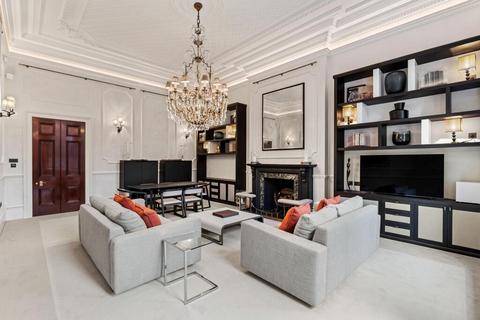3 bedroom apartment to rent, Cadogan Square, London, SW1X