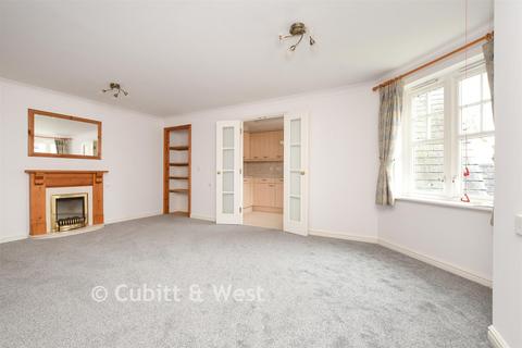 1 bedroom flat for sale, Wavertree Court, Horley RH6