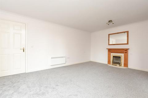 1 bedroom flat for sale, Wavertree Court, Horley RH6