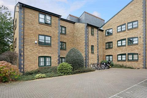 2 bedroom flat to rent, Hertford Lock House, Victoria Park, E3