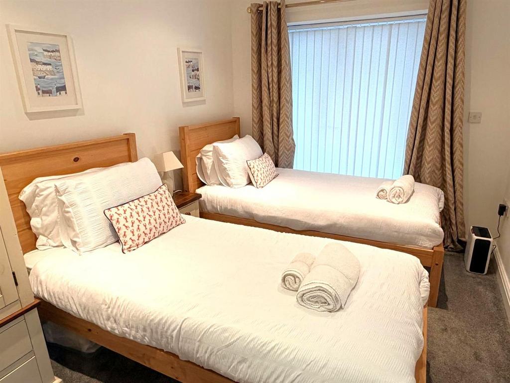 Twin bedroom.jpg