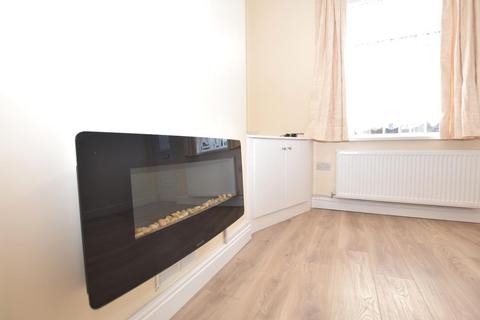 2 bedroom terraced house to rent, Hawthorne Street, Chesterfield