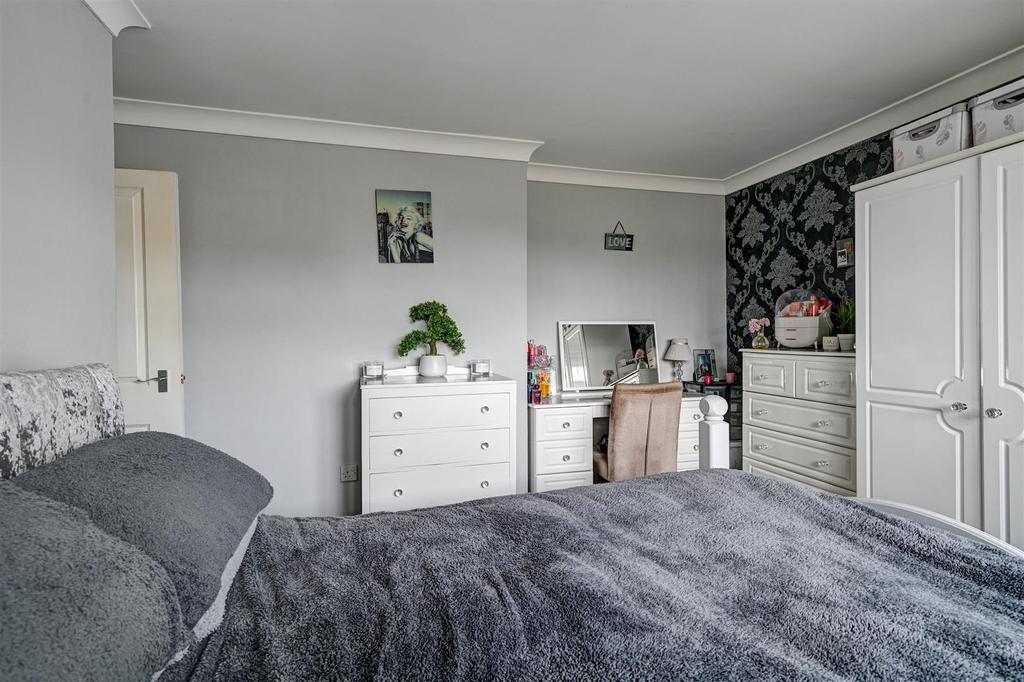 Bedroom 1 (2).jpg