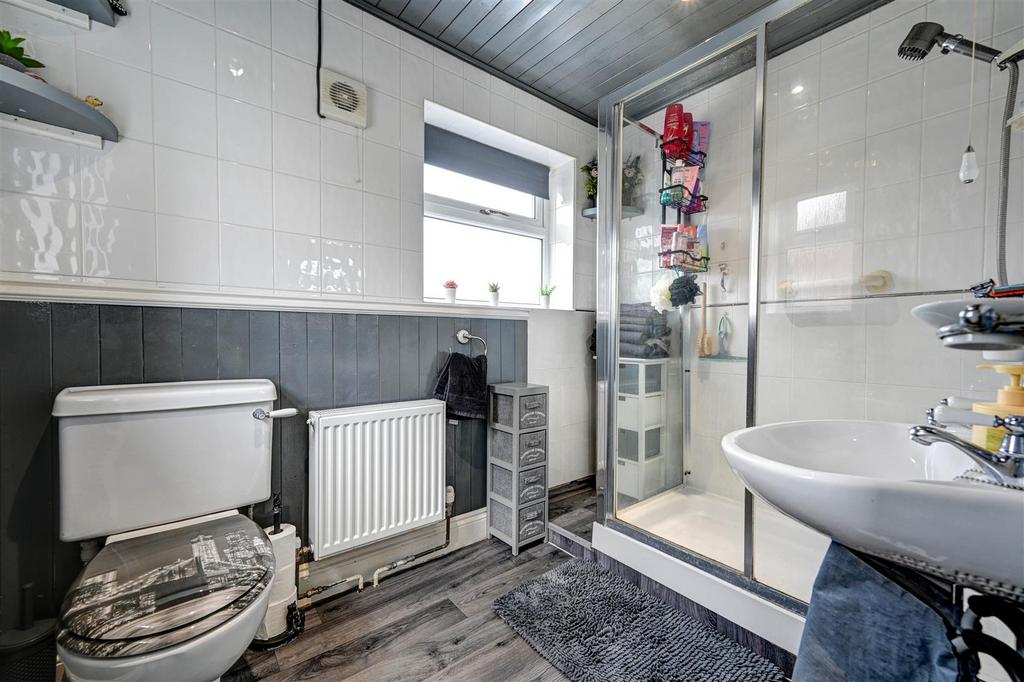 Shower Room.jpg