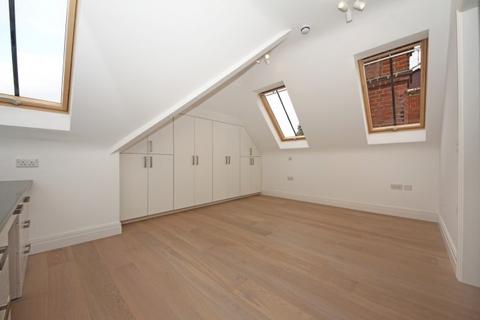 2 bedroom flat to rent, Elm Avenue, Ealing, London, W5