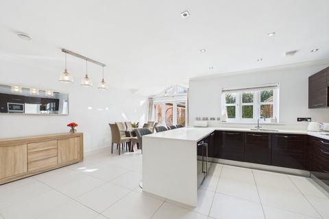 4 bedroom detached house for sale, Fivens Place, Horsham RH12