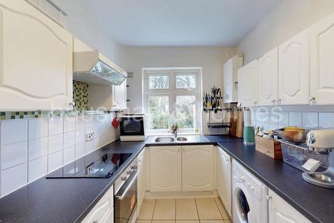 1 bedroom flat for sale, Llanvanor Road, NW2