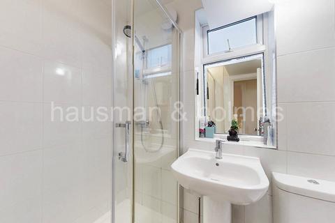 1 bedroom flat for sale, Llanvanor Road, NW2