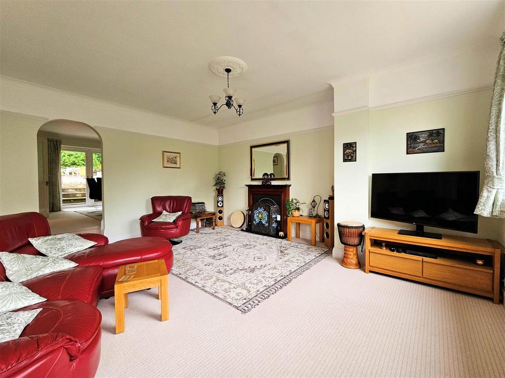 Living room .jpg