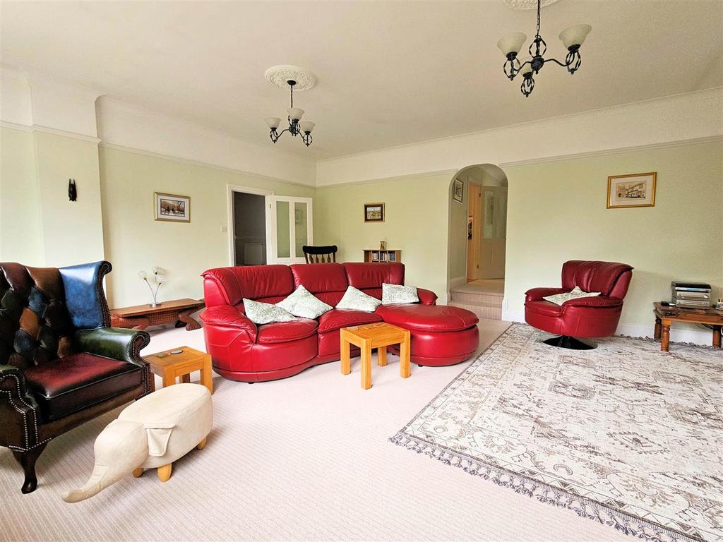 Living room 2.jpg