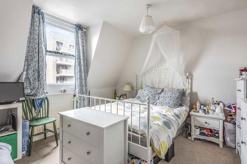 2 bedroom flat to rent, Wandsworth High Street, London SW18