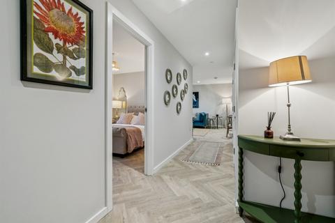 2 bedroom flat for sale, Fallsbrook Road, London