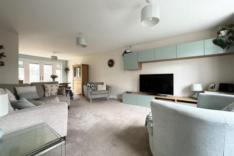 4 bedroom detached house for sale, Paddock Way, Skelmanthorpe, Huddersfield, HD8 9GW