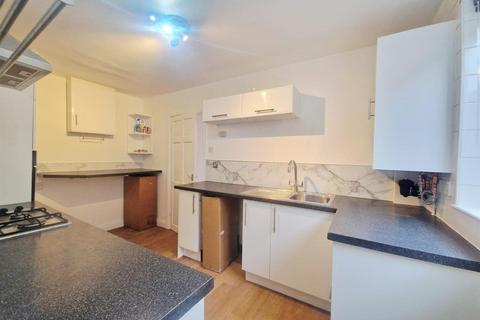 3 bedroom house to rent, Fosse Road, Farndon