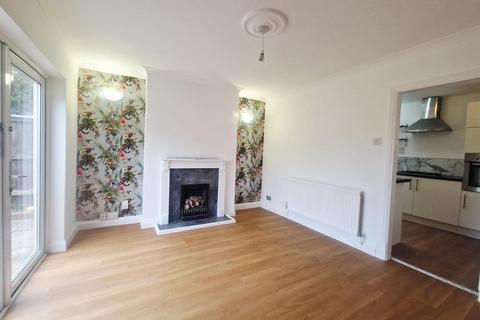 3 bedroom house to rent, Fosse Road, Farndon