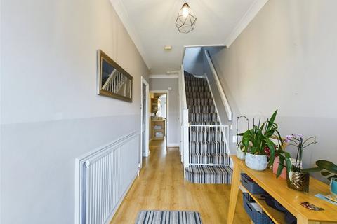 3 bedroom semi-detached house to rent, Gorseway, Romford RM7