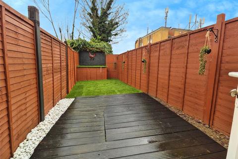3 bedroom terraced house to rent, Portland Terrace, Kent ME12