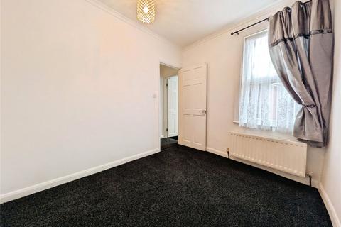 3 bedroom terraced house to rent, Portland Terrace, Kent ME12