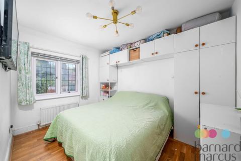 2 bedroom semi-detached house for sale, Coppetts Close, London