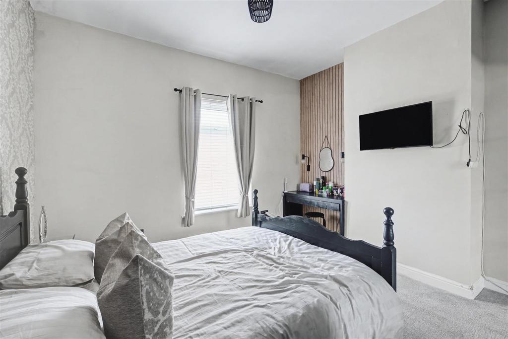 Bedroom 1 1.jpeg