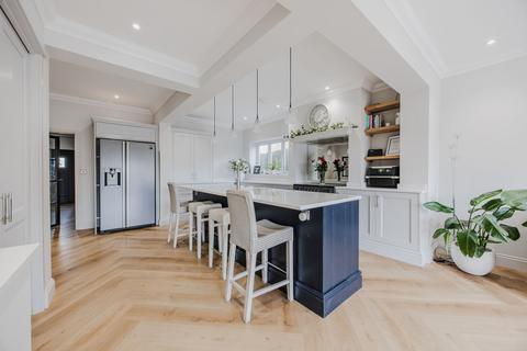 4 bedroom detached house for sale, Beautifully Remodelled Double Bay-Fronted Family Home in King's Lynn