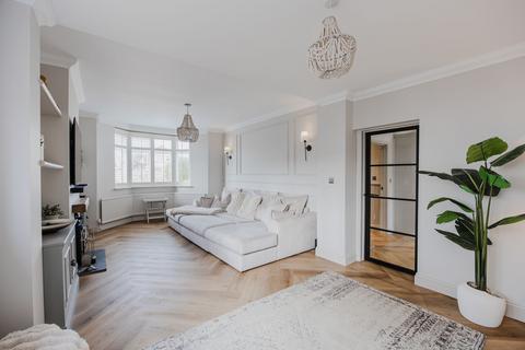 4 bedroom detached house for sale, Beautifully Remodelled Double Bay-Fronted Family Home in King's Lynn