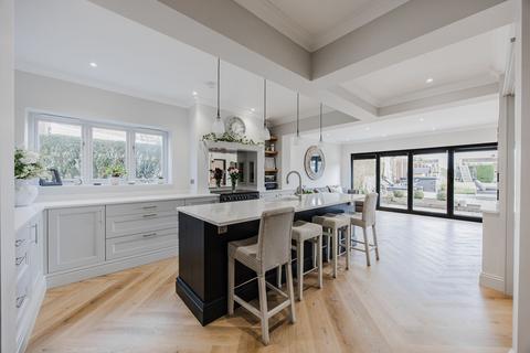 4 bedroom detached house for sale, Beautifully Remodelled Double Bay-Fronted Family Home in King's Lynn