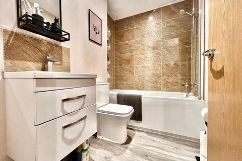 2 bedroom apartment to rent, Goodiers Drive, Salford, M5