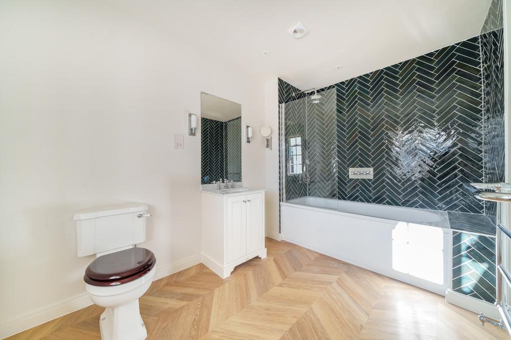 En Suite Bathroom