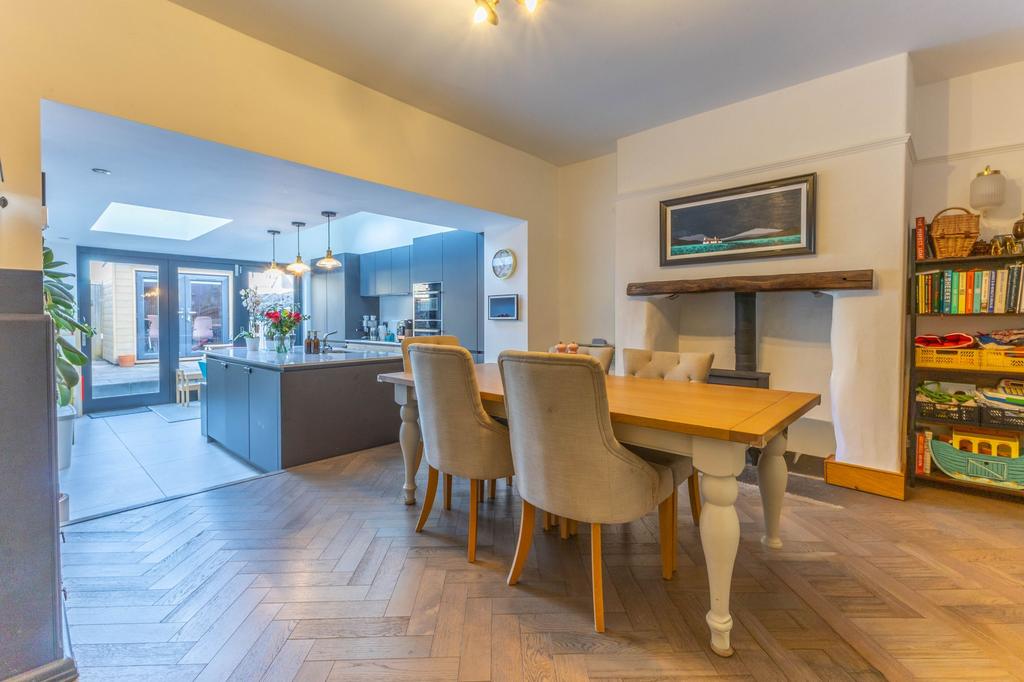 Kitchen / dining room