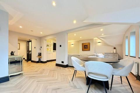 3 bedroom flat for sale, St. Margarets Road, Altrincham, Greater Manchester, WA14
