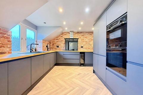 3 bedroom flat for sale, St. Margarets Road, Altrincham, Greater Manchester, WA14