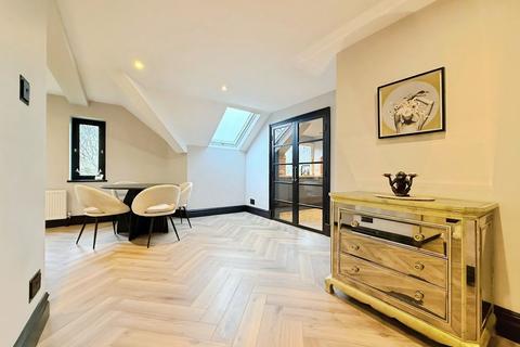 3 bedroom flat for sale, St. Margarets Road, Altrincham, Greater Manchester, WA14