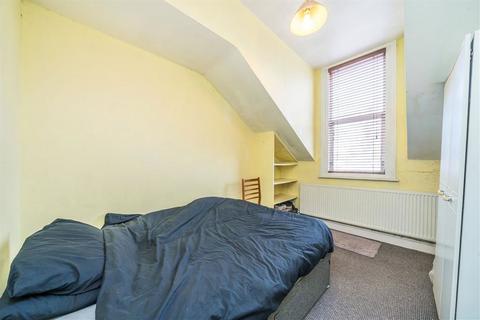 2 bedroom flat for sale, Chichele Road, London NW2
