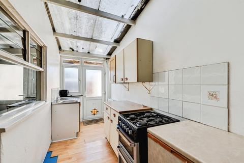3 bedroom terraced house for sale, County Road, Swindon
