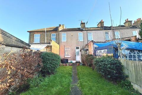 3 bedroom terraced house for sale, Monteagle Avenue, Barking