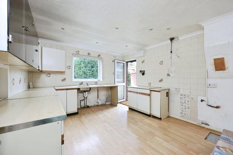 2 bedroom detached bungalow for sale, Guyers Road, Freshwater PO40