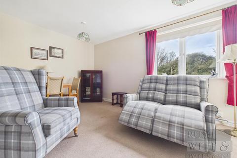 2 bedroom retirement property for sale, Holmesdale Gardens, Hastings