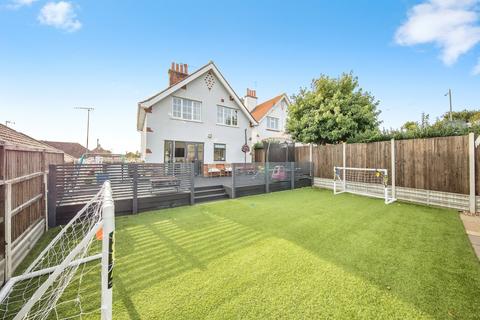 3 bedroom detached house for sale, Fronks Avenue, Harwich
