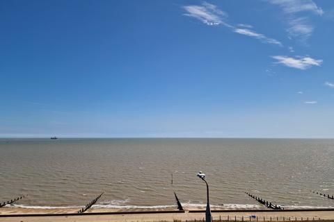 2 bedroom flat for sale, The Gables, Harwich