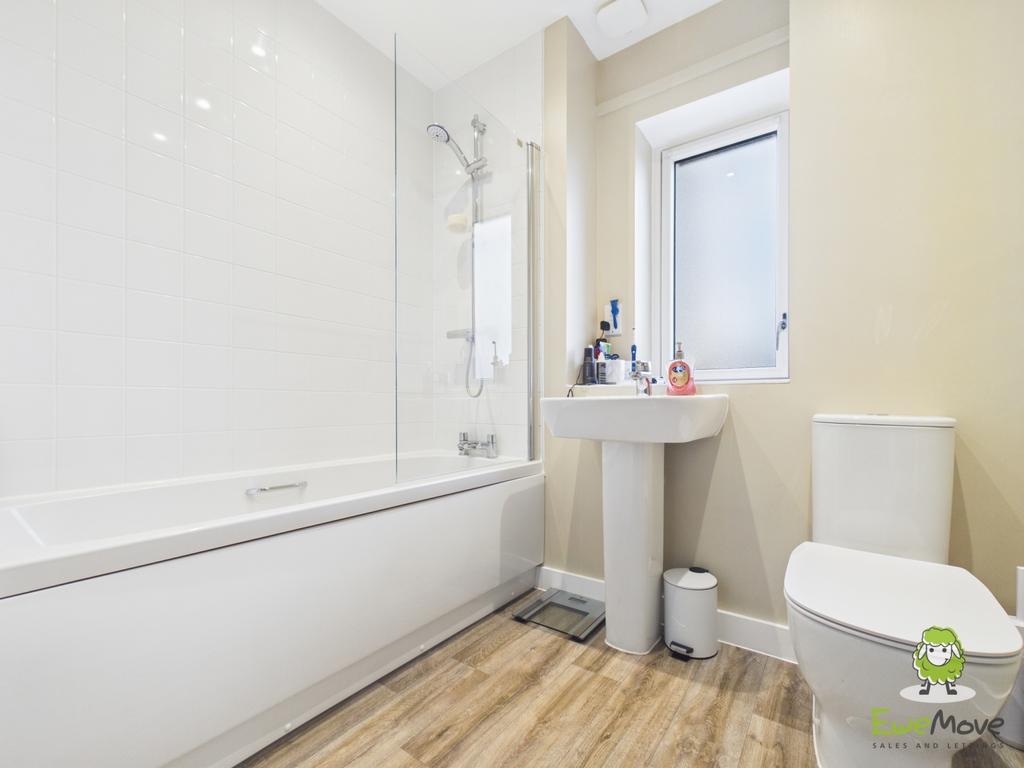 Ewe Move Estate Agents Basingstoke - West Sidings -