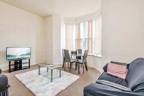 2 bedroom flat for sale, Redwing Crescent, Milnsbridge, Huddersfield