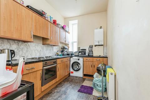 2 bedroom flat for sale, Redwing Crescent, Milnsbridge, Huddersfield