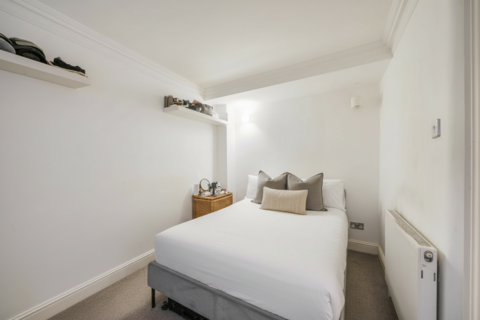 2 bedroom flat to rent, Inverness Terrace, Bayswater, London, UK, W2